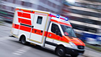 Symbolbild: Nicolas Armer/dpa
Rettungskräfte reanimierten den 66-Jährigen und brachten ihn ins Klinikum Weiden.
