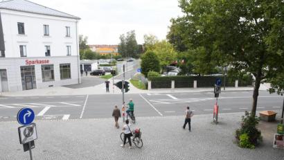 Bild: Gabi Schönberger
Dem Josef-Witt-Platz (im Vordergrund) und dem Gelände rund um die Sparkasse kommt bei der Neugestaltung im Umgriff des Wittgartens eine besondere Rolle zu. Erhalten bleiben soll das ehemalige "Schlegel-Gebäude" (links).