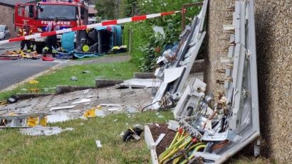 Bild: Kreisbrandinspektion Amberg-Sulzbach
In Gärmersdorf gab es am Freitagabend keinen Strom.. Schuld war laut Polizei ein Unfall. Ein Auto war am Freitag gegen diesen Verteilerkasten geprallt.