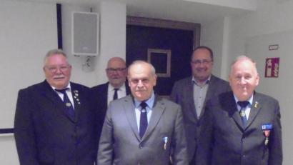 Bild: rfi
Richard Berger, Max Kick, Hubert Schönberger, Bürgermeister Ludwig Gürtler und (von links) bei der Kreiskriegerversammlung in Tännesberg.