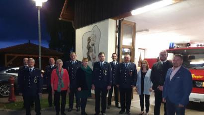 Bild: tok
Von links nach rechts: Markus Saller, Gerd Kraus, Martin List, Resi Scheidler, Hans Scheidler, Daniela Scheidler, Florian Scheidler, Andreas Bauer, Johannes Ludwig, Martina Helgert, Andreas Meier, Markus Ludwig