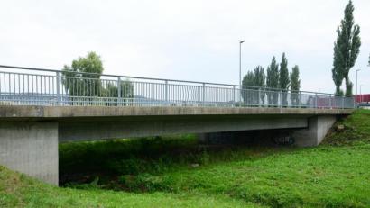 Bild: bey
Die Brücke über den Webergraben muss umfangreich saniert werden.
