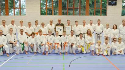 Bild: doj
Freudestrahlende Gesichter beim Karate-Dojo Vohenstrauß angesichts der dreifachen Ehrung. Dritter Bürgermeister Alfons Raab (Mitte) sowie Marcel Bieber und Josef Pflaum mit den Urkunden. Rechts daneben Wolfgang Weigert und Helmut Körber.