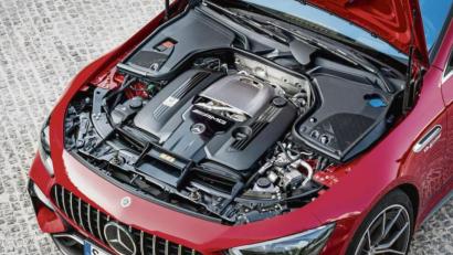 Bild:  Mercedes-Benz AG/dpa
Höchste Dynamik als Ziel: Der Mercedes-AMG GT 63 S E Performance kombiniert einen potenten V8-Biturbomotor mit einem Elektromotor. Die rein elektrische Reichweite des Plug-in-Hybriden fällt aber mit maximal zwölf Kilometern bescheiden aus.