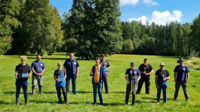 Bild: Fischereiverein Stiftland/exb
Pokale gab es bei der Siegerehrung für die Angler der dicksten Fische. Im Bild: (von links) Stefan Gründel, Stellvertretender Jugendleiter Herbert Walenta, Florian Lindner, Vorsitzender André Röckl, Johannes Schwientek, Patrick Zeus, Nina Rath, Maximilian Hackl, Robert Trissl und kommissarischer stellvertretender Vorsitzender Daniel Härtl.