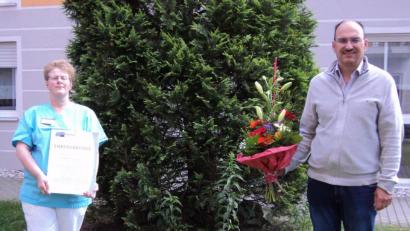 Bild: ksi
Stefan Leiter gratulierte Ingrid Hogen zum Jubiläum.