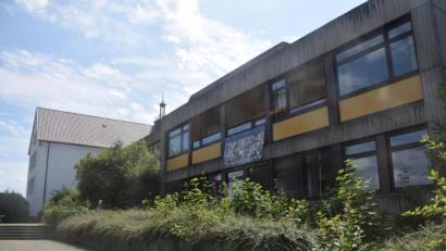 Bild: fz
Der Stadtrat Windischeschenbach spricht sich in der September-Sitzung für einen Architektenwettbewerb aus und kommt das mit dem Neubau der Grund- und Mittelschule ein Stückchen näher.