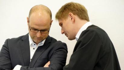 Archivbild: Bernhard Kreuzer
Heinz Lorenz (links) bei der Gerichtsverhandlung im Januar 2019 im Gespräch mit Rechtsanwalt Sebastian Lehr.