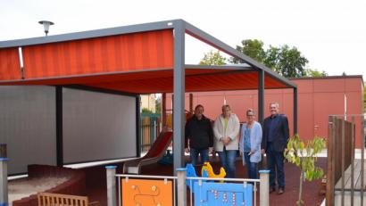 Bild: Stadt Auerbach/exb
Die Kita Pfiffikus in Auerbach hat für eine Markisenüberdachung bekommen.