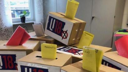Bild: Kreisjugendring Neustadt/WN/exb
Die U18-Wahlurnen standen beim Kreisjugendring zur Auszählung bereit.