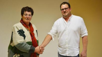 Bild: jr
Monika Bartsch feierte jetzt ihren 80. Geburtstag. Dazu gratulierte unter anderem auch Bürgermeister Stephan Schübel im Namen der Gemeinde Pechbrunn.