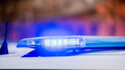 Symbolbild: Christoph Soeder/dpa
In Weiden geraten zwei Männer aneinander.