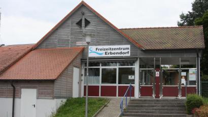 Bild: wro
Das Freibad in Erbendorf kann generalsaniert werden. Möglich machen dies ein Zuschuss aus dem Fördertopf des Bundes und ein Eigenanteil, den die Stadt bereitstellen wird.