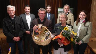 Bild: Kunz
Der CSU-Ortsverband Rehbühl ehrt seine langjährigen Vorstandsmitglieder Rosemarie und Adolf Baumann.
