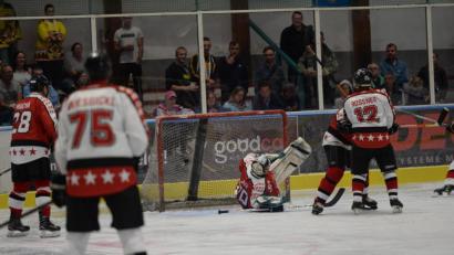 Bild: Andreas Brückmann
1200 Zuschauer kamen zum Legendenspiel des ERSC Amberg.