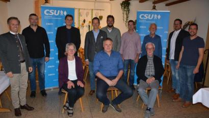 Bild: jr
Neuwahlen standen bei der CSU Pechbrunn-Groschlattengrün an. Im Bild (sitzend, von links) Frieda Vogelhuber, Vorsitzender Josef Hollmann und Rudolf Dreßel sowie (stehend, von links) Kreisvorsitzender und MdL Tobias Reiß, Johannes Wolfrum, Markus Renner, MdB Albert Rupprecht, Dominik Wolf, Matthias Hecht, Ludwig Hecht, Stephan Schübel und Christian Grillmeier.