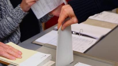 Symbolbild: Wolfgang Steinbacher
Der Klassiker: Am Sonntag ins Wahllokal gehen, Stimmzettel ausfüllen und einwerfen. So wenige Weidener wie noch nie geben heuer auf diese Weise ihre Stimme ab.