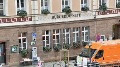 Bild: Andreas Royer
In sozialen Netzwerken tauchten kritische Anmerkungen zur Arbeit der Stadtverwaltung – im Bild das Haus für Bürgerdienste – auf.