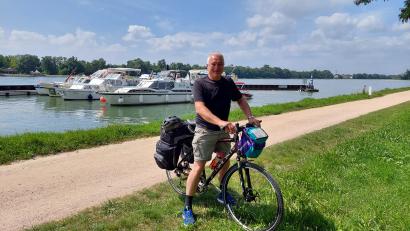 Bild: privat
Immer am Rhein entlang bis zur Mündung in die Nordsee: Peter Schneck lernt eine tolle Landschaft, herrliche Städte kennen und überrascht seinen Enkel.
