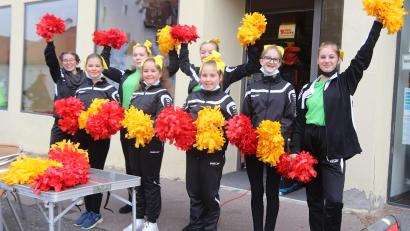 Bild: mfh
Sport und Spaß waren beim Besenfest bei den Cheerleadern vom Verein American Sports Sulzbach-Rosenberg angesagt.