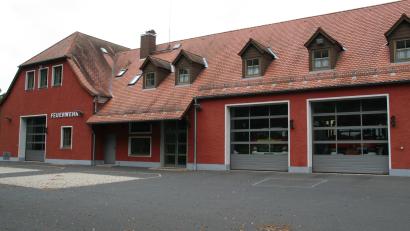 Bild: fpoz
Dringend notwendig ist ein Anbau an das Feuerwehrgerätehaus in Waldershof. Hier laufen Kosten in Höhe von etwa 1,3 Millionen Euro auf.
