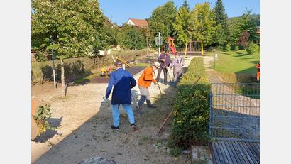 Bild: Franz Ziegelmeier/exb 
Der Spielplatz ist nach der Pflegeaktion wieder schön hergerichtet.