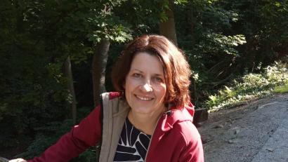 Bild: Tilia Svoboda
Die Geschäftsführerin des CeBB, Veronika Hofinger, freut sich mir der Förderung von 289 000 Euro des bayerischen Finanz- und Heimatministeriums den komplexen Sprach- und Kulturraum Grünes Band" in den Fokus rücken zu können.