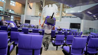 Bild: Kay Nietfeld/dpa
Stühle rücken im Bundestag. Aus Bayern werden es mehr Abgeordnete.