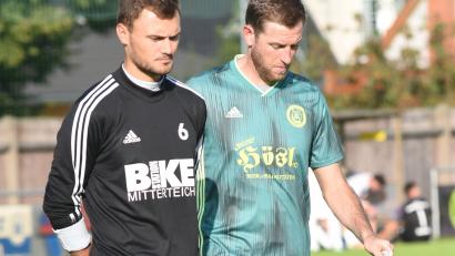 Archivbild: gb
Bis ein neuer Trainer gefunden wird, übernimmt Martin Bächer (rechts) die sportliche Verantwortung beim SV Mitterteich. Unterstützt wird Bächer von Mauricio Göhlert (links).