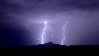 Bild: Ralf Streblau
Ralf Streblau hat am Sonntag der Bundestagswahl 2021 Blitze am Rauhen Kulm fotografiert.