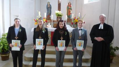 Bild: bk
Hanna Prölß, Marlene Biller, Melissa van den Heuvel und David Prölß (von links) haben bei der Konfirmation in Kaltenbrunn "ihre Netze ausgeworfen".