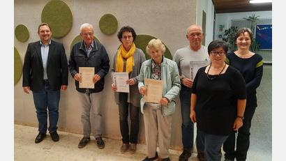 Bild: OGV Waldershof/exb
Ehrungen beim Obst- und Gartenbauverein Waldershof: Im Bild von links Zweiter Bürgermeister Mario Rabenbauer, Josef Schraml, Marlene Zimmerer, Elfriede Haensel, Hans Zaus, Vorsitzende Doris Deubzer und Kreisfachberaterin Manuela Pappenberger.