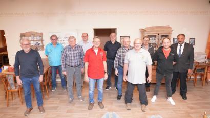 Bild: fvo
Die Waldthurner Siedler stellen sich mit Ludwig Eger (Fünfter von links) und Stefan Gollwitzer (Vierter von rechts) in der Führungsspitze neu auf.