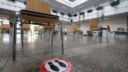 Archivbild: Stephan Huber
Leere Impfzentren – hier das im LCC in Sulzbach-Rosenberg – sind jetzt seit längerem ein gewohntes Bild. Der Freistaat zieht nun die Konsequenzen, die in der Region zu einer Zusammenlegung der beiden Impfzentren führen.