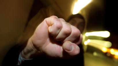 Symbolbild: Karl-Josef Hildenbrand / dpa
In Weiden haben am Montag zwei Männer aufeinander eingeschlagen.