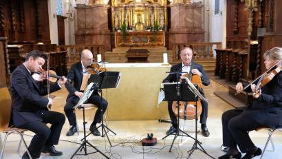 Bild: do
Klangschönheit, stilistische Sorgfalt und hohes technisches Niveau waren die Trümpfe des Bamberger Streichquartetts, einem Ensemble der weltberühmten Bamberger Symphoniker, bei einer kleinen Auswahl der "Wiener Klassik", so der Konzerttitel, in der Klosterkirche Speinshart.