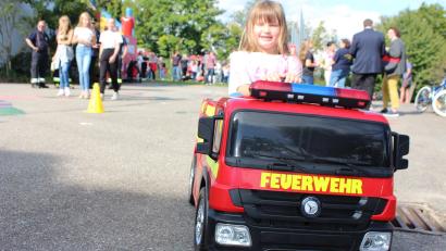 Bild: Dominik Dorner/exb 
Die Feuerwehren Gösselsdorf, Rottendorf und Trisching gründen gemeinsam eine Kinderfeuerwehr. Das Fahren konnte schon einmal geübt werden.