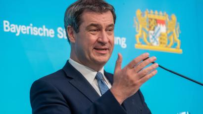 Symbolbild: Peter Kneffel/dpa
Ministerpräsident Markus Söder (CSU) erklärt die Ergebnisse der Bundestagswahl 2021 als Niederlage für die Union.