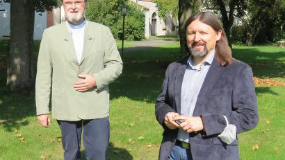 Bild: Regens Wagner Michelfeld / Matthias Flierl/exb
Stellvertretender Gesamtleiter Bernhard Kallmeier (rechts) begrüßt Diakon Franz-Josef Reck bei Regens Wagner Michelfeld.l