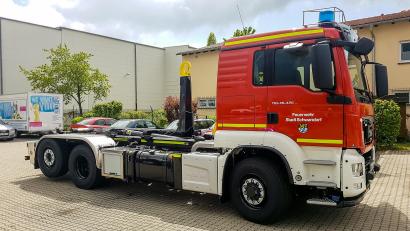 Bild: exb/FFW Schwandorf
Die Feuerwehr Burglengenfeld setzt künftig auch auf die Wechsellader-Technik und bekommt ein ähnliches Fahrzeug wie die Kameraden der Stadt Schwandorf.