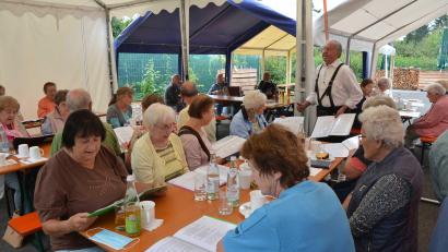 Bild: Michael Wellnhofer/exb 
Die Generation Ü50 war gut bei Stimme.