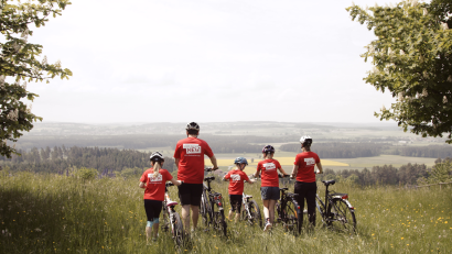 Bild: Robert Neuber/exb
Die NEW-Radlwochen kamen bei rund 300 begeisterten Radfahrern sehr gut an. Auch für das kommende Jahr plant das Regionalmarketing-Team im Landratsamt eine Tour.