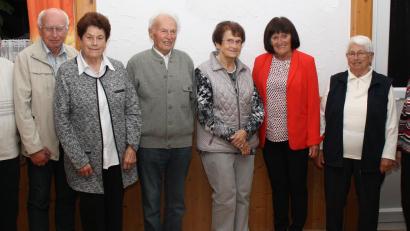 Bild: exb/Privat
Für 50 Jahre Mitgliedschaft wurden geehrt (von links): Hans Ascherl, Helmut Schug, Elfriede Weis, Alfons Bauer, Irmgard Härtl, Gisela Zant, Dora Völkl und Hildegard Döbereiner.