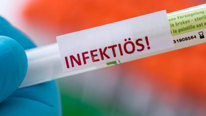 Bild: Hendrik Schmidt/dpa-Zentralbild/ZB
Im Landkreis Neustadt gibt es 18 Neuinfektionen mit Covid-19.