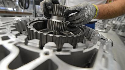 Bild: Felix Kästle/dpa
Metallverarbeitung und Maschinenbau sind zwei der Branchen, in denen Fachkräfte dringend gesucht sind.