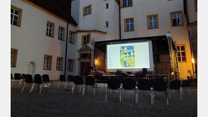 Bild: Jugendclub Bureau/exb
Der Jugendclub Bureau begrüßt das Angebot der Stadt Sulzbach-Rosenberg an die Kulturszene, die Freiluftbühne im Schlosshof für Kulturveranstaltungen zu nutzen.