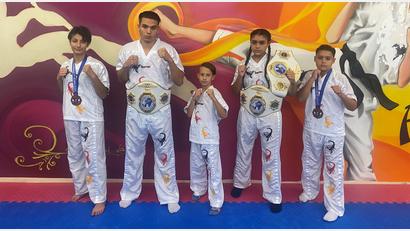 Bild: Lourzki/exb
Die erfolgreichen Kickboxer der United Scorpion Fighters Amberg bei der WM: (von links) Ariana Mobadi, Leonardo Lursky, Laurin Kunszmann, Georgia Dabrowski und Maurice Dabrowski