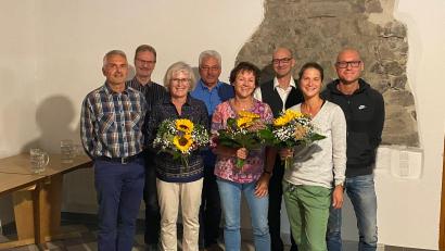 Bild: Dominik Kaiser/exb
Hinten von links: Michael Uschold (zweiter Vorsitzender), Hans-Hermann Konz, Torsten Kahlert (Vorsitzender) und Thomas Wolf. Vorne, von links die scheidenden Vorstandsmitglieder: Vorsitzender Hans Gschrey, Kassier Angela Bösl, Schriftführer Agnes Werner und Jutta Ebner.
