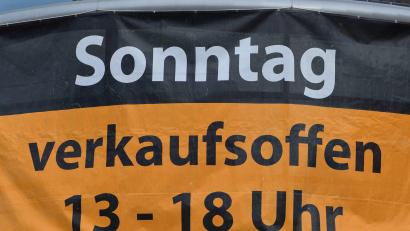 Symbolbild: Jens Büttner/dpa
Am 3. Oktober ist in Amberg wieder verkaufsoffener Sonntag.