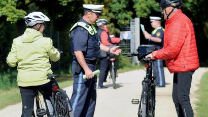 Bild: Stephan Huber
Halt Polizeikontrolle, heißt es derzeit im Stadtgebiet von Amberg und Sulzbach-Rosenberg für die Radfahrer. Zum Glück sind die meisten der Drahtesel aber völlig in Ordnung.